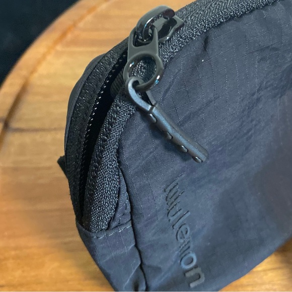 Lululemon Bundle of TWO Mini .7L Belt Bags | Sonic Pink & Black - Picture 10 of 15